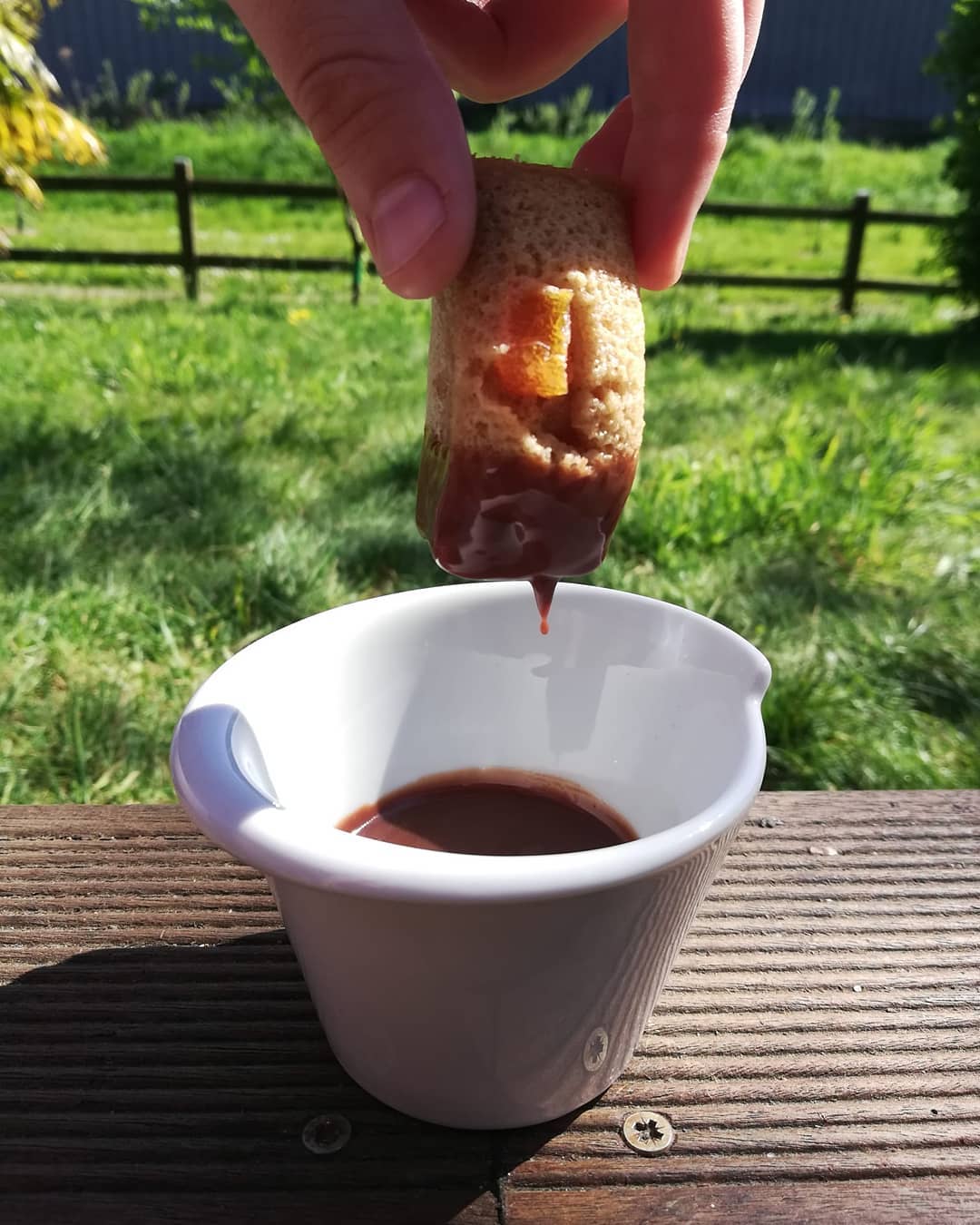 Financier et sa sauce chocolat NI NIE